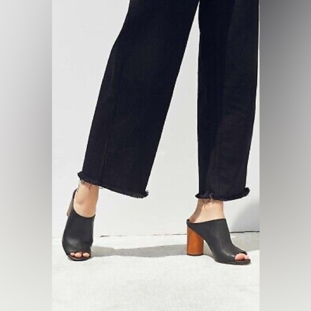 Urban Outfitters black mule wood Slide heels sandal Sz 8
